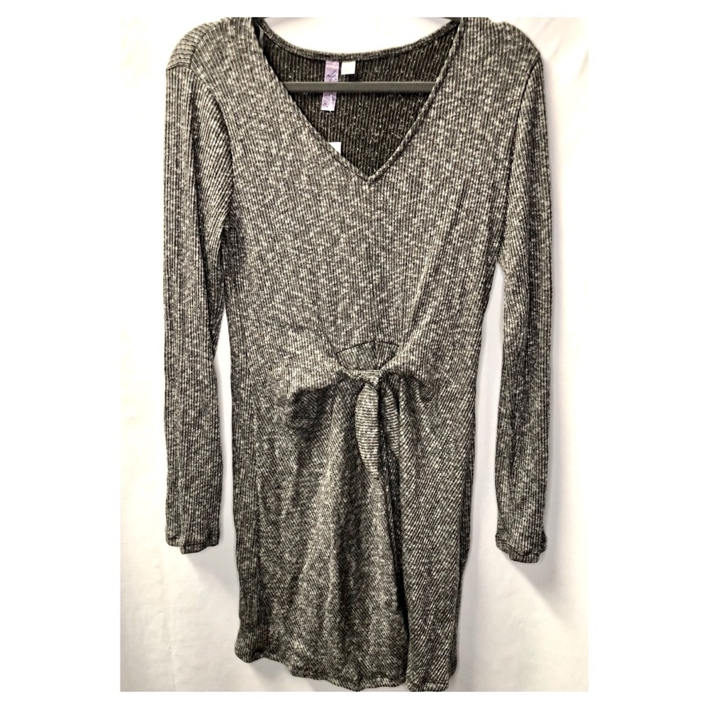 Francesca’s Alya Grey Long Sleeved Dress Large
